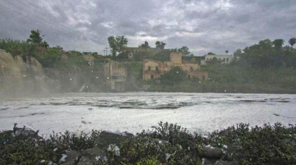 Pollution whips up hazardous foam in Mexican river